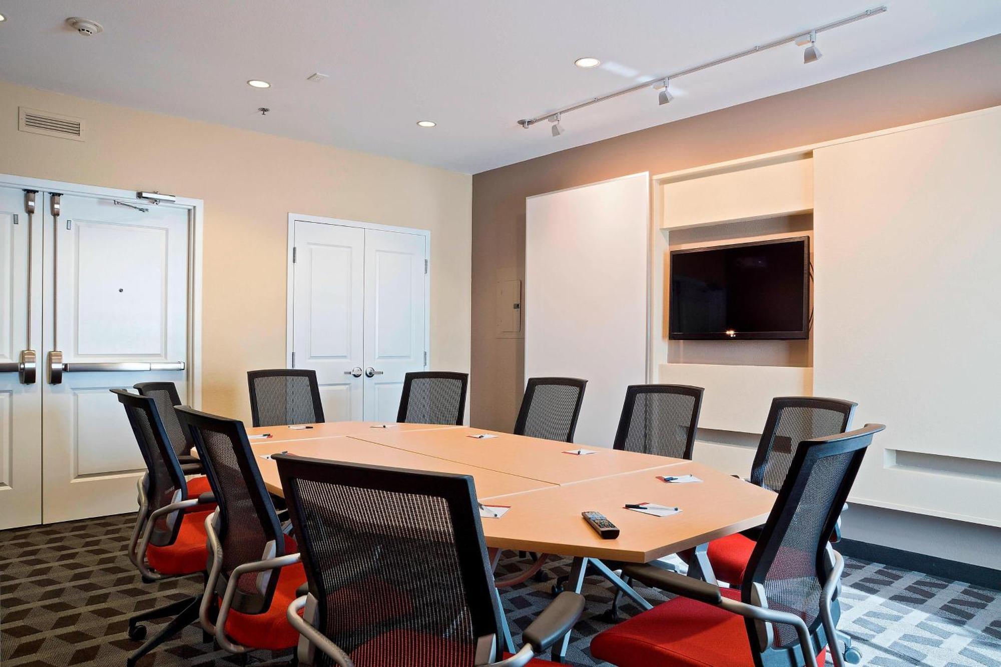 Towneplace Suites By Marriott Dodge City Εξωτερικό φωτογραφία