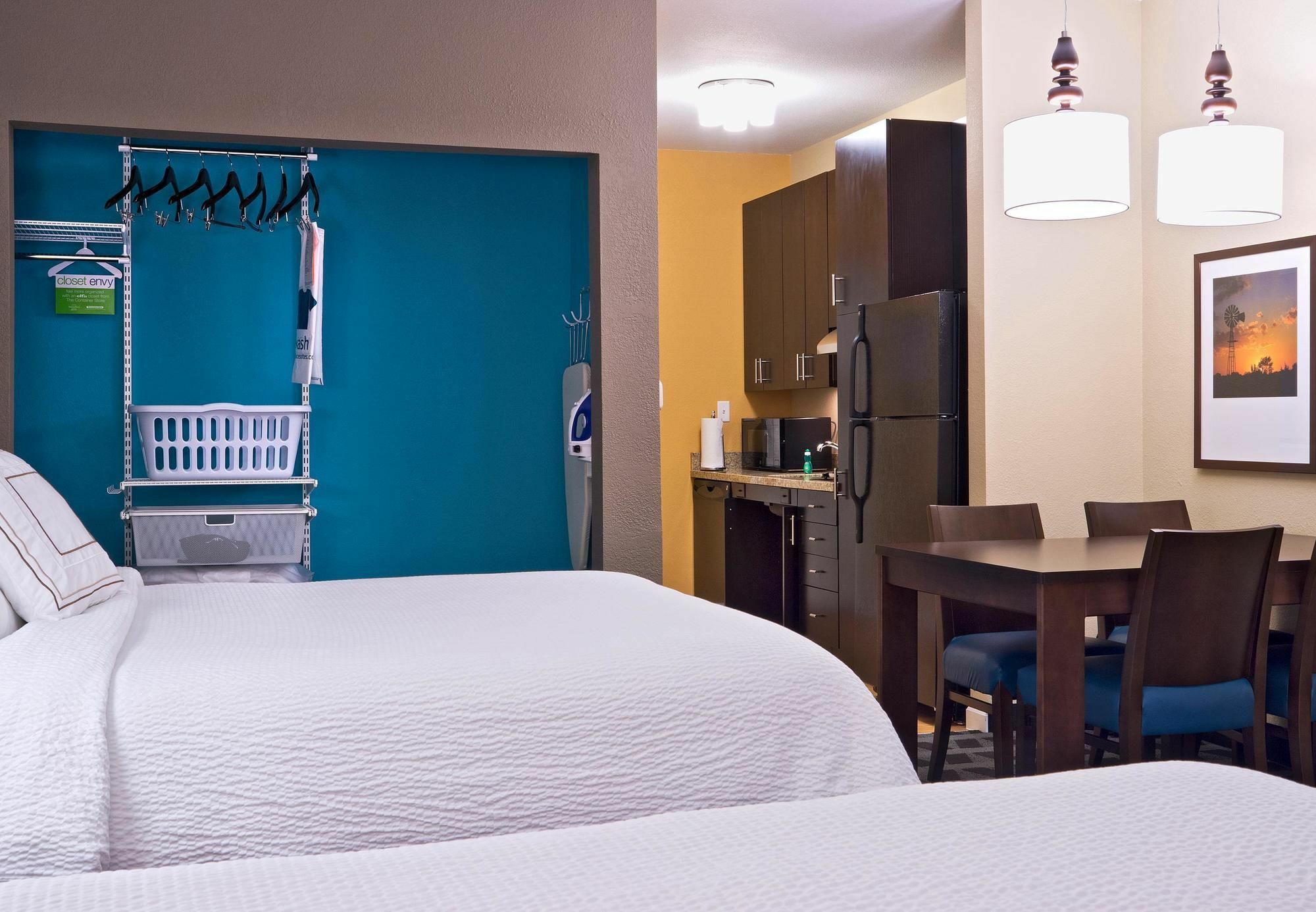 Towneplace Suites By Marriott Dodge City Εξωτερικό φωτογραφία
